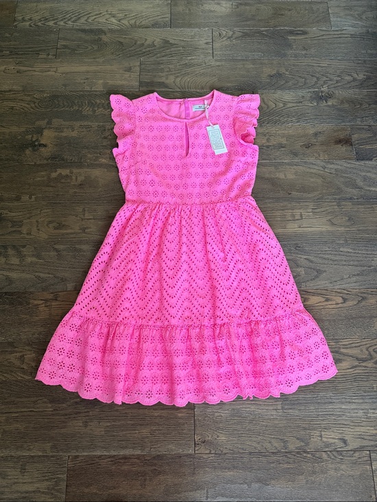 Vineyard Vines Dresses & Skirts - Vineyard Vines Pink Eyelet Flutter Sleeve Dress